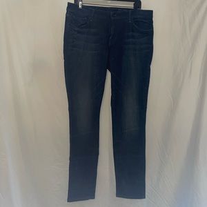 levi demi curve